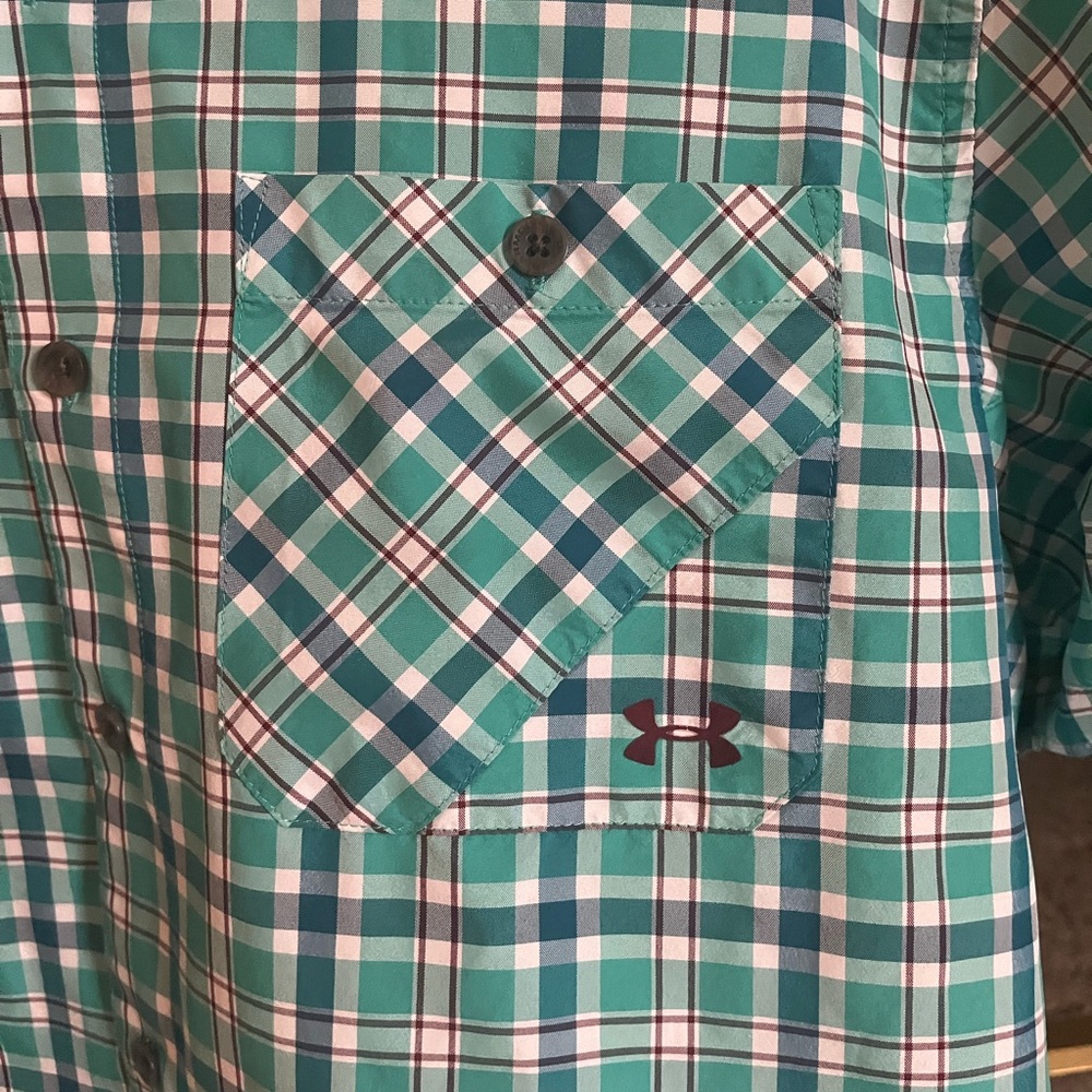 Men’s Under Arnour button down sz L.